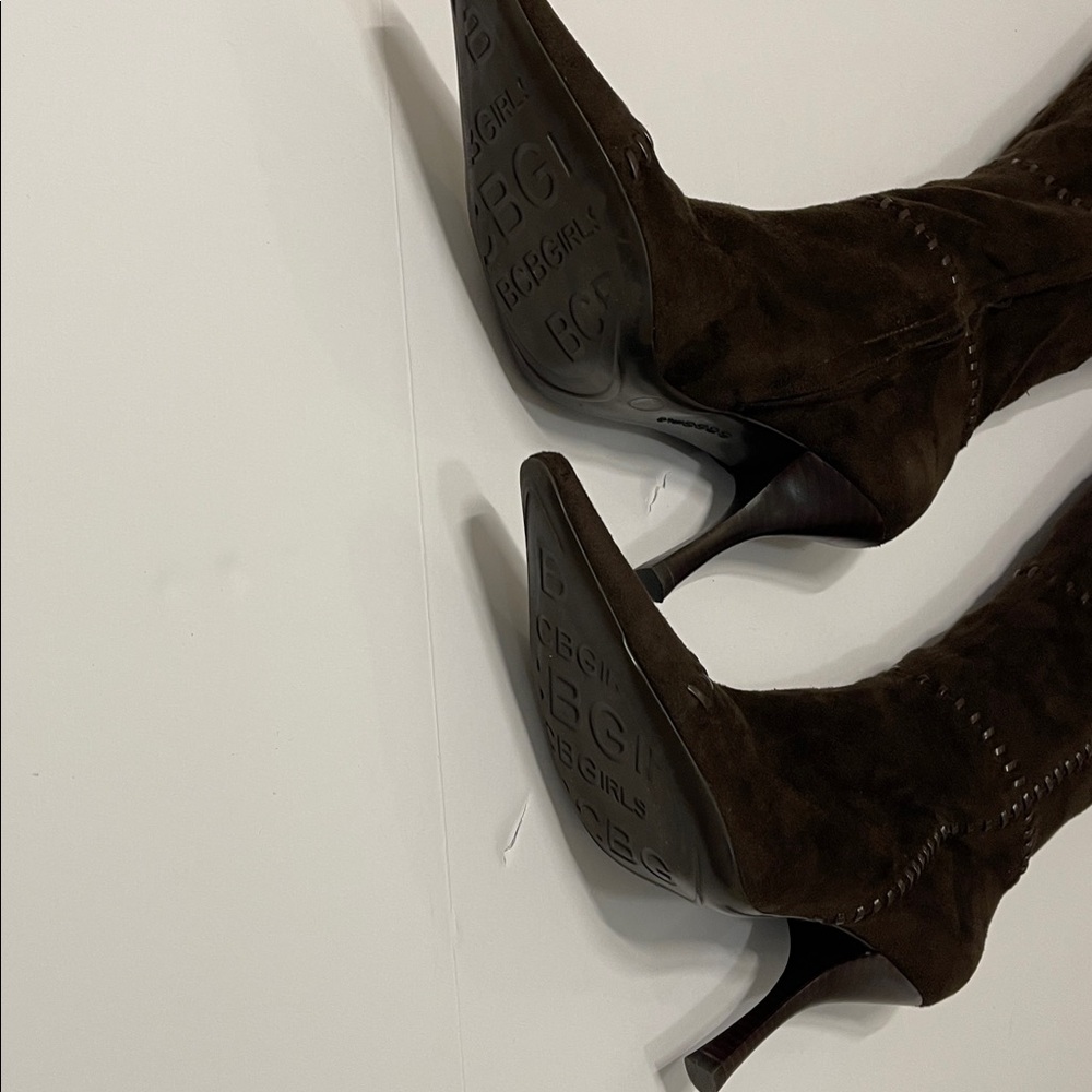 Y2K BCBGirls chocolate brown faux suede pointy toe knee high stretch boots - Picture 7 of 10